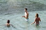 Curacao 5 januari 2012
Derk Bolt met zijn vrouw en zoon bij het Avila beach hotel.