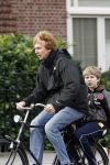 Amsterdam 17 februari 2007
Derk Bolt met zijn zoontje op de fiets.