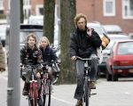 AMSTERDAM 23 februari 2007
Dere Bolt met zijn kinderen op de fiets in amsterdam.