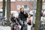AMSTERDAM 23 februari 2007
Dere Bolt met zijn kinderen op de fiets in amsterdam.