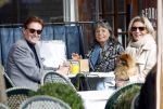 Amsterdam 7 maart 2024
Frank Janssen op terras met zijn beste vriendinnen Angelique v d Meyden en Gwenny Eisma.