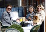 Amsterdam 7 maart 2024
Frank Janssen op terras met zijn beste vriendinnen Angelique v d Meyden en Gwenny Eisma.
