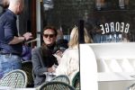 Amsterdam 7 maart 2024
Frank Janssen op terras met zijn beste vriendinnen Angelique v d Meyden en Gwenny Eisma.