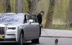 Amsterdam 9 maart 2024
Gerard Spong rijdt met zijn Rolls Royce naar het park om zijn hond uit te laten.