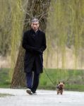 Amsterdam 9 maart 2024
Gerard Spong rijdt met zijn Rolls Royce naar het park om zijn hond uit te laten.