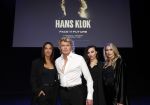 Amsterdam 14 maart 2024
Presentatie nieuwe show Hans Klok in Carre . Katja Schuurman doet presentatie. Hans Klok samen met zijn dames, Jenily Wagenmakers (links), Zarina Potapova en Bo Yael Ufkes