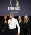 Amsterdam 14 maart 2024
Presentatie nieuwe show Hans Klok in Carre . Katja Schuurman doet presentatie. Hans Klok samen met zijn dames, Jenily Wagenmakers (links), Zarina Potapova en Bo Yael Ufkes