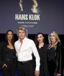 Amsterdam 14 maart 2024
Presentatie nieuwe show Hans Klok in Carre . Katja Schuurman doet presentatie. Hans Klok samen met zijn dames, Jenily Wagenmakers (links), Zarina Potapova en Bo Yael Ufkes