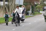 Loosdrecht 17 maart 2024
Jaap Reesema en Kim Kotter met hun kinderen aan het fietsen .
