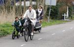 Loosdrecht 17 maart 2024
Jaap Reesema en Kim Kotter met hun kinderen aan het fietsen .