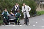Loosdrecht 17 maart 2024
Jaap Reesema en Kim Kotter met hun kinderen aan het fietsen .