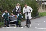 Loosdrecht 17 maart 2024
Jaap Reesema en Kim Kotter met hun kinderen aan het fietsen .