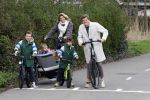Loosdrecht 17 maart 2024
Jaap Reesema en Kim Kotter met hun kinderen aan het fietsen .