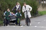 Loosdrecht 17 maart 2024
Jaap Reesema en Kim Kotter met hun kinderen aan het fietsen .