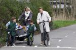 Loosdrecht 17 maart 2024
Jaap Reesema en Kim Kotter met hun kinderen aan het fietsen .