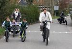Loosdrecht 17 maart 2024
Jaap Reesema en Kim Kotter met hun kinderen aan het fietsen .
