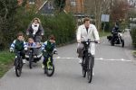 Loosdrecht 17 maart 2024
Jaap Reesema en Kim Kotter met hun kinderen aan het fietsen .