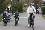 Loosdrecht 17 maart 2024
Jaap Reesema en Kim Kotter met hun kinderen aan het fietsen .