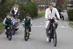 Loosdrecht 17 maart 2024
Jaap Reesema en Kim Kotter met hun kinderen aan het fietsen .