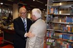Rotterdam 1 maart 2024
Boekpresntatie Jaap v Deurzen bij boekenwinkel Donner in Rotterdam. Jaap v Deurzen met burgemeester Aboutaleb van Rotterdam