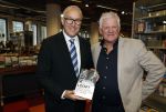 Rotterdam 1 maart 2024
Boekpresntatie Jaap v Deurzen bij boekenwinkel Donner in Rotterdam. Jaap v Deurzen met burgemeester Aboutaleb van Rotterdam