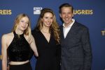 Rotterdam 13 maart 2024
Premiere de terugreis met oa Martin v Waardenberg en Leny Breederveld. Jelle de Jong en partner Suzanne Verzuu

 en dochter