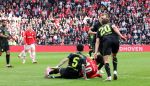 Eindhoven, 3 maart 2024 PSV-Feyenoord, eindstand 2-2 
Kompetitie Seizoen 2023-2024
Malik Tillman wordt bewerkt door Thomas Beelen Mats Wieffer Quilindschy Hartman