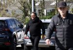 Hoogwoud 29 maart 2024
Marco Borsato en een vriend bij tuincentrum de Boet . Marco ging daar naartoe in zijn porsche Taycan.
