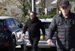 Hoogwoud 29 maart 2024
Marco Borsato en een vriend bij tuincentrum de Boet . Marco ging daar naartoe in zijn porsche Taycan.