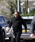 Hoogwoud 29 maart 2024
Marco Borsato en een vriend bij tuincentrum de Boet . Marco ging daar naartoe in zijn porsche Taycan.