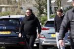 Hoogwoud 29 maart 2024
Marco Borsato en een vriend bij tuincentrum de Boet . Marco ging daar naartoe in zijn porsche Taycan.