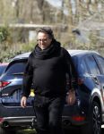 Hoogwoud 29 maart 2024
Marco Borsato en een vriend bij tuincentrum de Boet . Marco ging daar naartoe in zijn porsche Taycan.