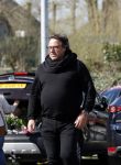 Hoogwoud 29 maart 2024
Marco Borsato en een vriend bij tuincentrum de Boet . Marco ging daar naartoe in zijn porsche Taycan.