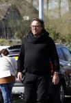 Hoogwoud 29 maart 2024
Marco Borsato en een vriend bij tuincentrum de Boet . Marco ging daar naartoe in zijn porsche Taycan.
