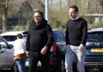 Hoogwoud 29 maart 2024
Marco Borsato en een vriend bij tuincentrum de Boet . Marco ging daar naartoe in zijn porsche Taycan.