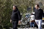 Hoogwoud 29 maart 2024
Marco Borsato en een vriend bij tuincentrum de Boet . Marco ging daar naartoe in zijn porsche Taycan.