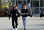 Hoogwoud 29 maart 2024
Marco Borsato en een vriend bij tuincentrum de Boet . Marco ging daar naartoe in zijn porsche Taycan.