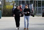 Hoogwoud 29 maart 2024
Marco Borsato en een vriend bij tuincentrum de Boet . Marco ging daar naartoe in zijn porsche Taycan.