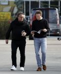 Hoogwoud 29 maart 2024
Marco Borsato en een vriend bij tuincentrum de Boet . Marco ging daar naartoe in zijn porsche Taycan.