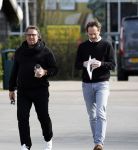 Hoogwoud 29 maart 2024
Marco Borsato en een vriend bij tuincentrum de Boet . Marco ging daar naartoe in zijn porsche Taycan.