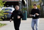 Hoogwoud 29 maart 2024
Marco Borsato en een vriend bij tuincentrum de Boet . Marco ging daar naartoe in zijn porsche Taycan.