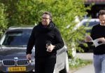 Hoogwoud 29 maart 2024
Marco Borsato en een vriend bij tuincentrum de Boet . Marco ging daar naartoe in zijn porsche Taycan.