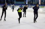Heerenveen 24 maaart 2024
De hollandse 100 wordt dit jaar gereden in Thyalf . Aanwezig oa Prins Bernhard Prinses Annette Samuel v Vollenhoven Benjamin v Vollenhoven Prinses Margriet Mr Pieter v Vollenhoven Prins Maurits Lucas v Vollenhoven en  Prins Pieter Christiaan . Verder aanwezig Simon Keizer Bas Muijs (en vrouw) Marianne Timmer Benjamin Aslan Joy Beune Eduard Schaepman met zijn zoon en Rob Kamphues met vriendin.