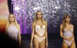 Amsterdam 5 maart 2024
Modeshow Hunkemoller in de westergasfabriek . Oa Loiza lamers loopt mee.