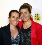 Den Bosch 23 maart 2024
Premiere ver van je bed in theater de Parade. Nicolien Sauerbreij met zus