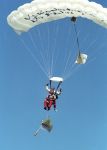 De Cocksdorp Texel, 13 Juni 1997
Opening van de eerste 9 hole Golfbaan de Texelse door Guus Hiddink die met een parachute naar beneden kwam en de opening verrichte