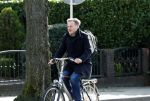 Enschede 2 maart 2024
Pieter Omtzigt vertrekt op de fiets vanaf zijn huis naar voetbalclub Emos.