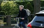 Enschede 2 maart 2024
Pieter Omtzigt vertrekt op de fiets vanaf zijn huis naar voetbalclub Emos.