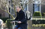 Enschede 2 maart 2024
Pieter Omtzigt vertrekt op de fiets vanaf zijn huis naar voetbalclub Emos.