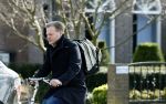 Enschede 2 maart 2024
Pieter Omtzigt vertrekt op de fiets vanaf zijn huis naar voetbalclub Emos.
